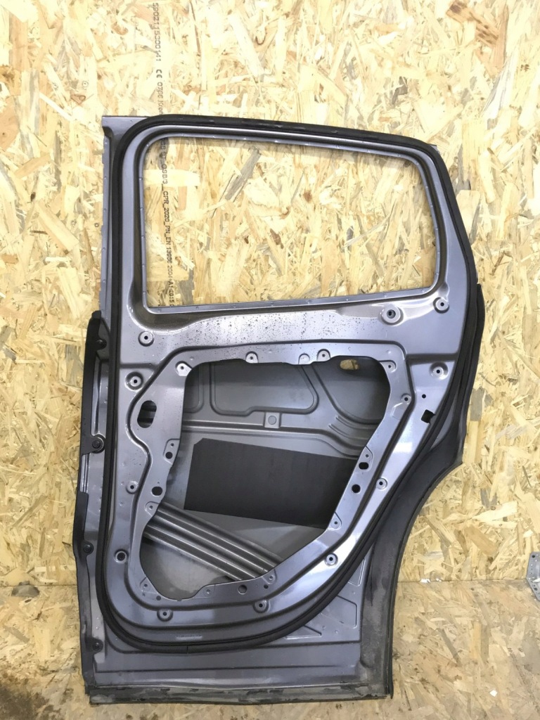 Купить Mercedes w247 b klasa - дверь задний правое