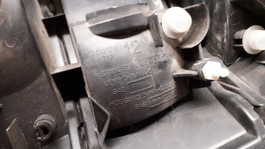 фото №12, Mazda 323p 323 p 94-98 лампа левая задняя комплектная