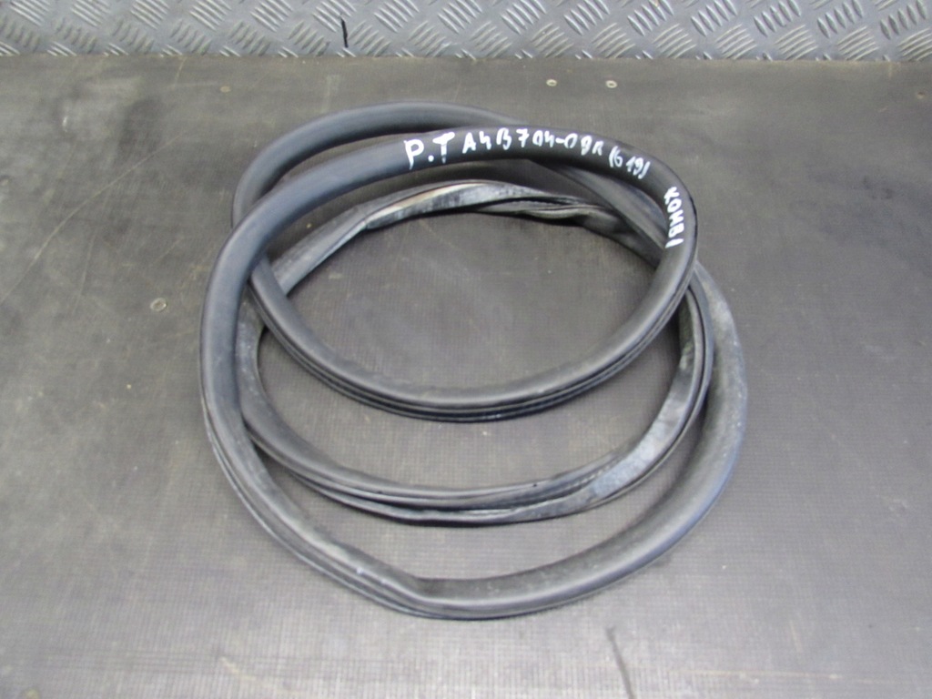 фото №1, Прокладка двері правий задня audi a4 b7 04-08 r.