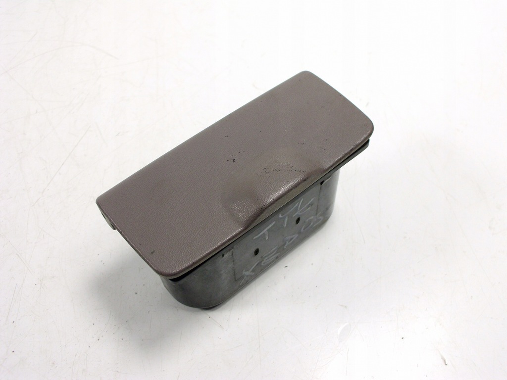 фото №1, Mazda xedos 6 попільничка