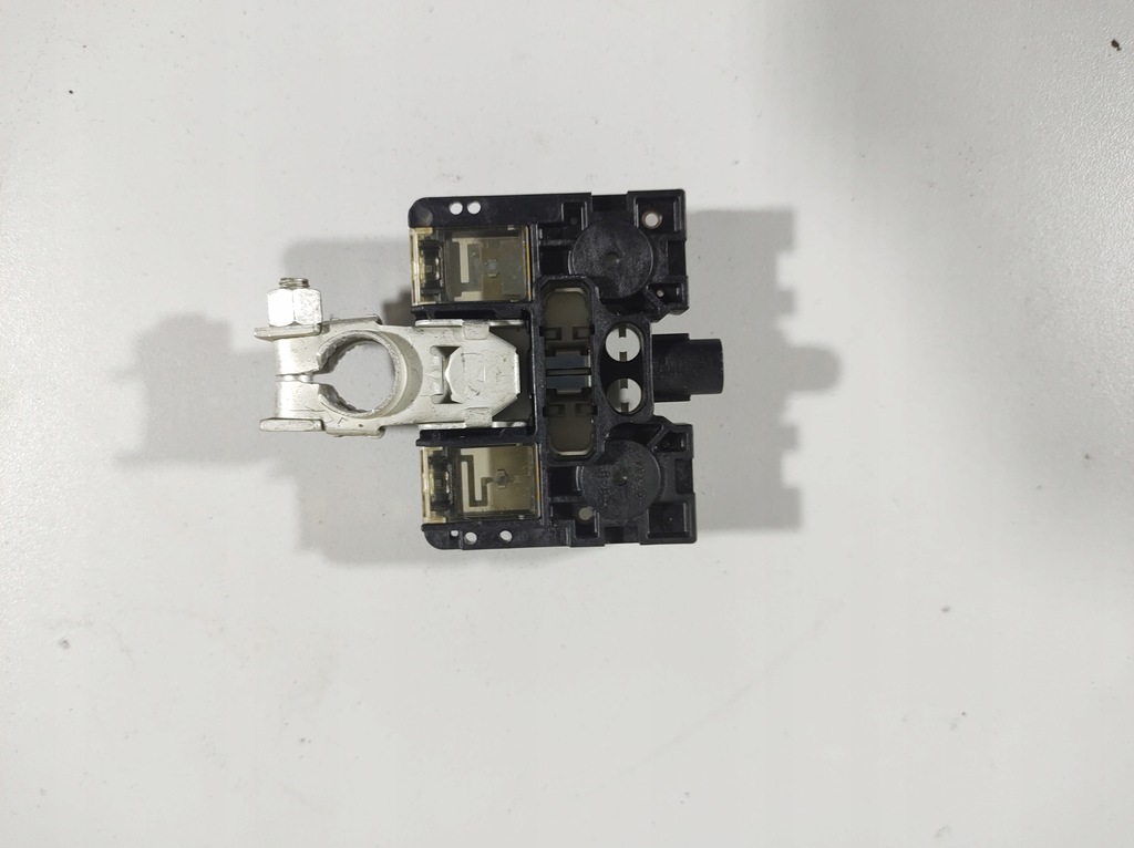 фото №1, Lexus is300h 13r клемма минусовая