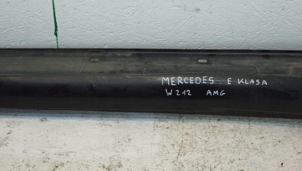 Порог накладка  порог правая mercedes e w212 amg Оригинал