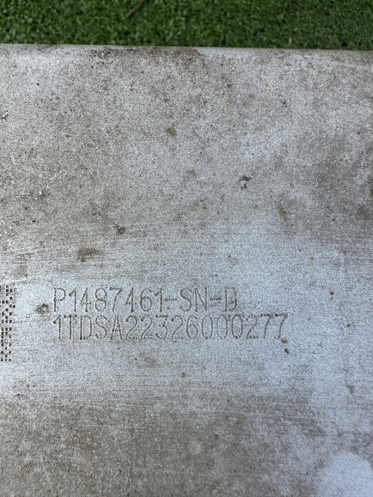 Tesla y кронштейн  бампера правий кронштейн 1487462-00-d в Україні