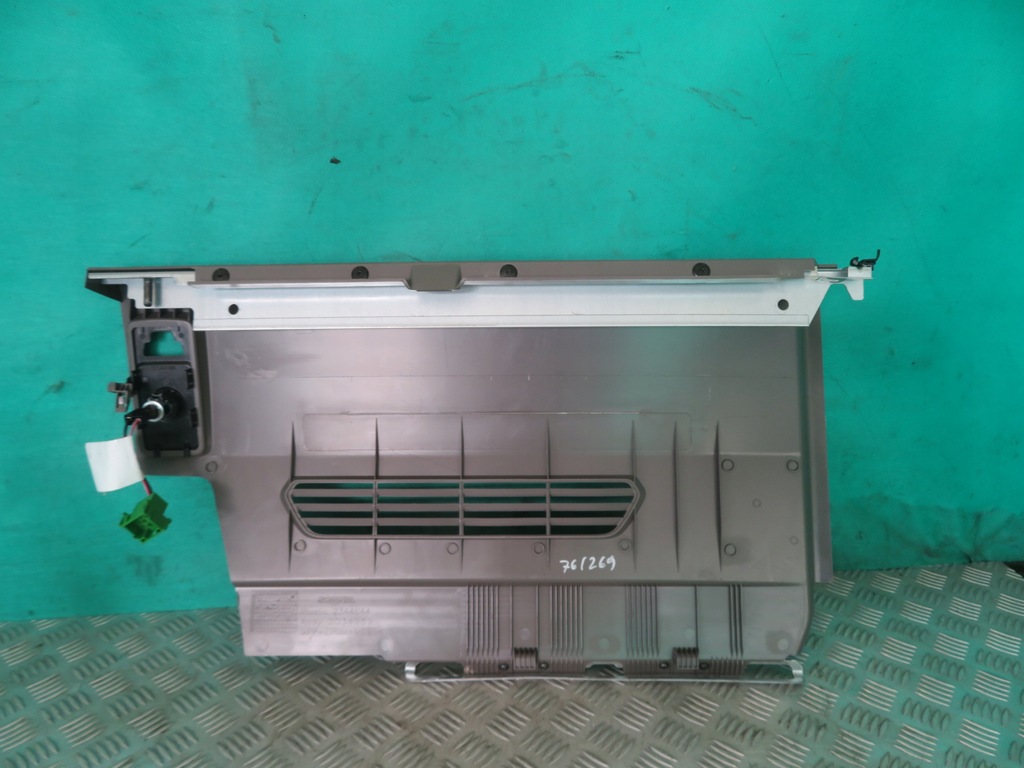 фото №7, Панель приладів консоль салонна з решітка роз'єм електричний scania g410 23r