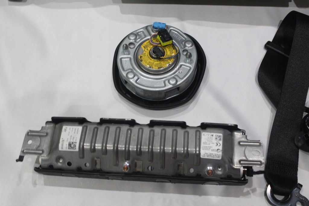 фото №13, Bmw 5 g31 комплект проекционный дисплей кожа dół белый.