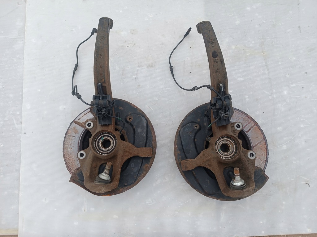 фото №1, Поворотный кулак левая перед mercedes w251 3.0 cdi