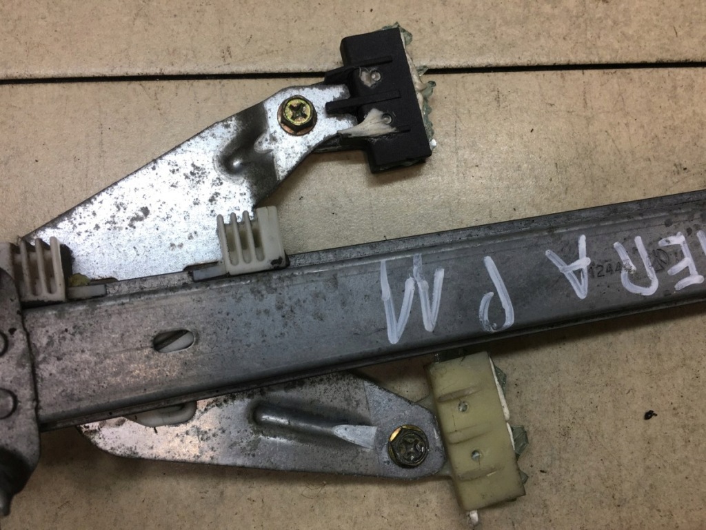 фото №3, Подъемник стекло левый задняя primera p11 2 pin