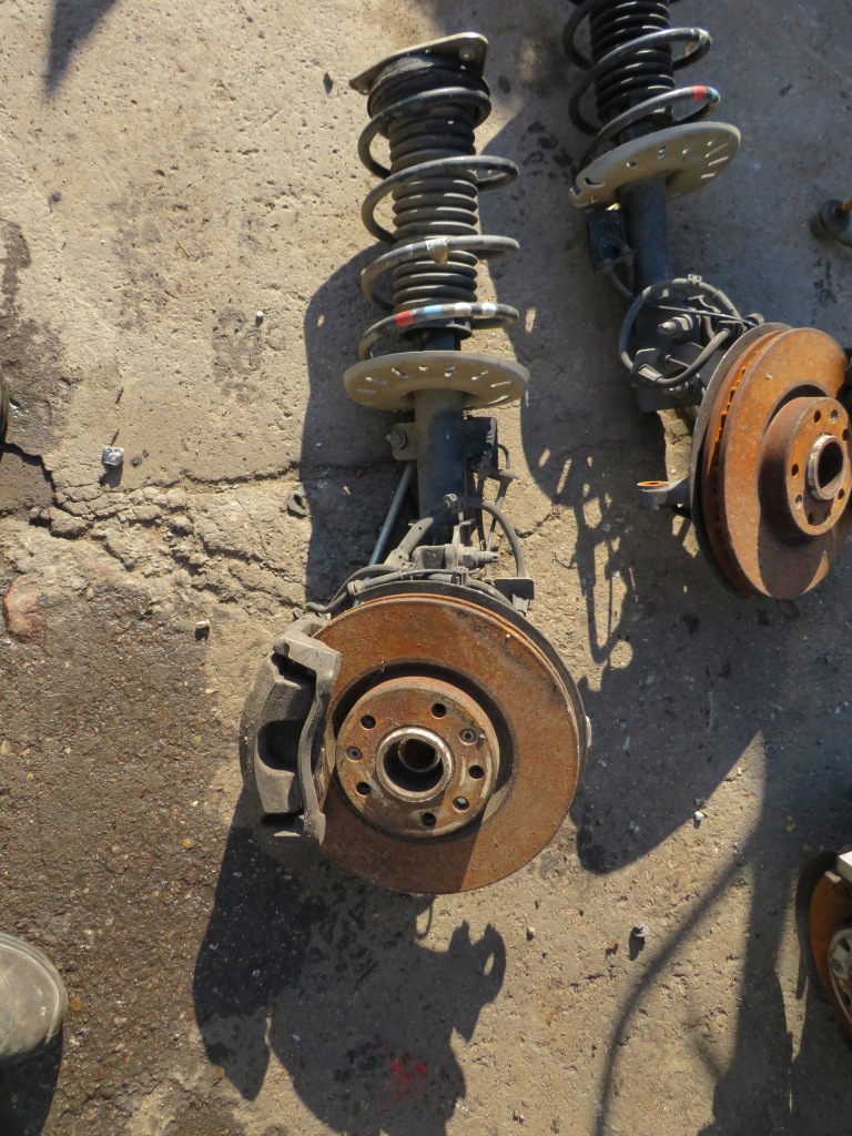 фото №1, Левая поворотный кулак peugeot 308 t9