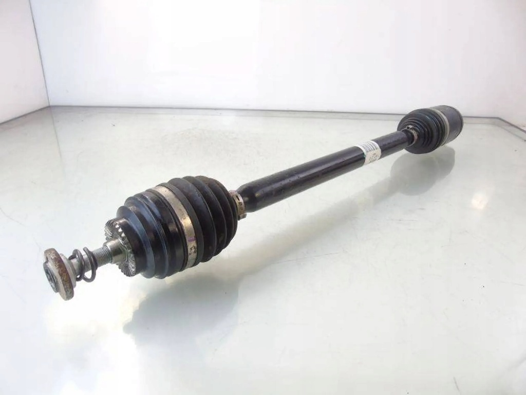 фото №1, Bmw i3 l01 приводной вал правый задняя приводной вал задняя правая 7641212