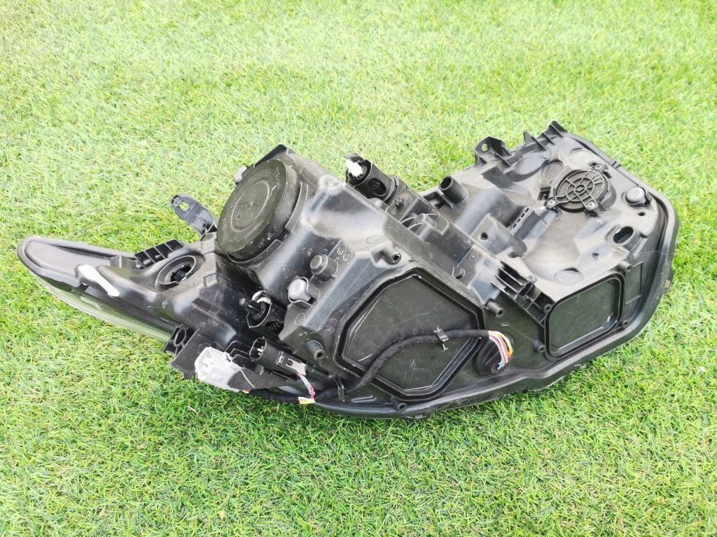 Toyota auris 2 рестайлінг  led фара ліва перед Недорого