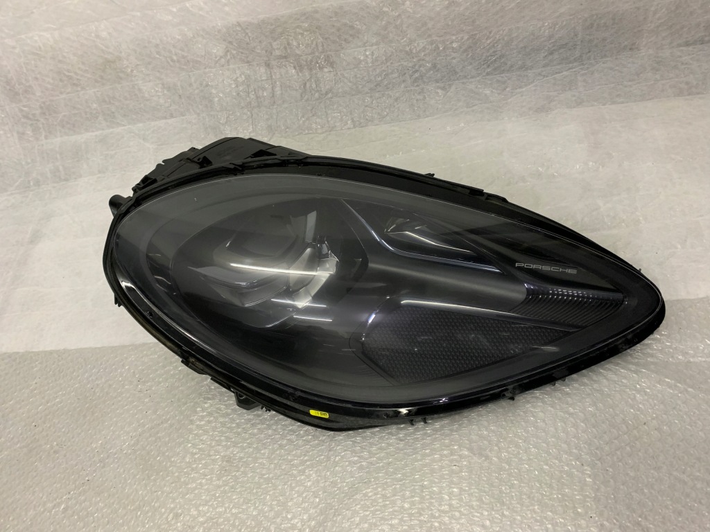 Купити Porsche macan 95b рестайлінг  gts фара full led правий