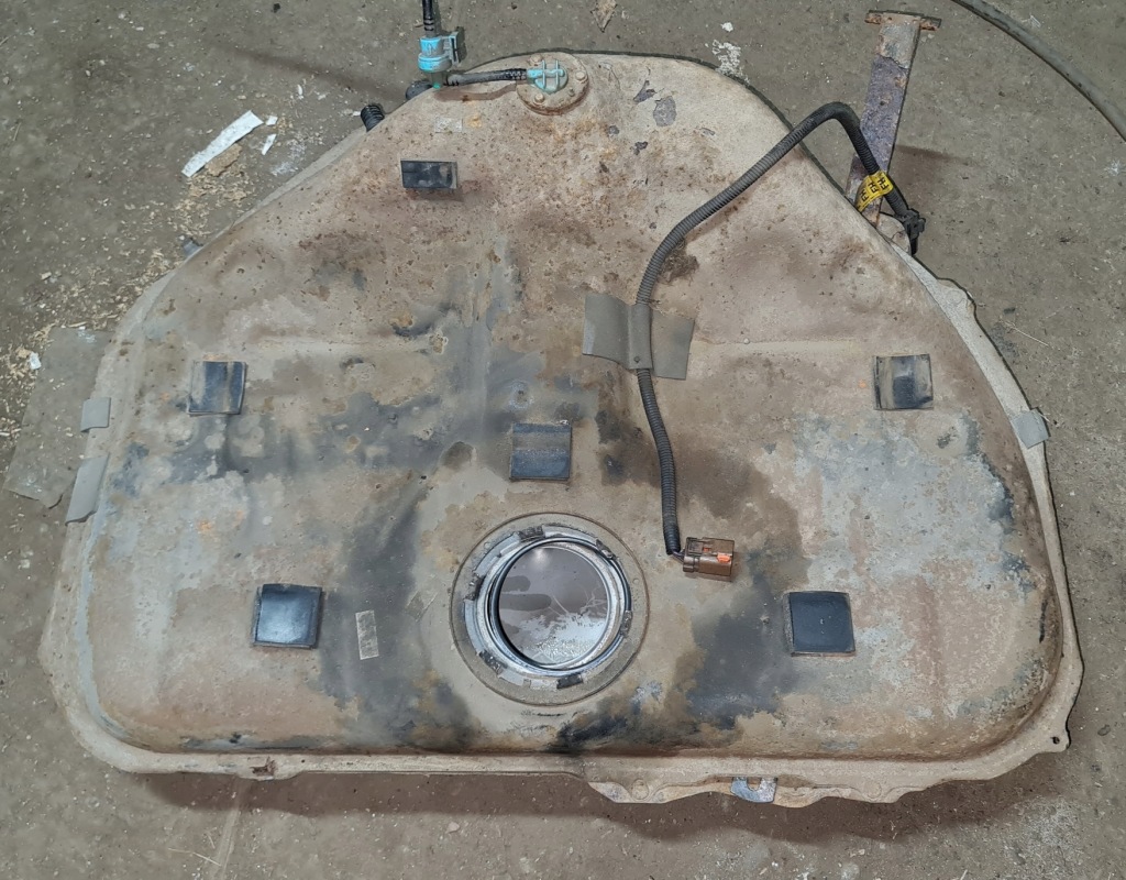 Купити Daewoo evanda 02-06 2.0 16v бак пального bak