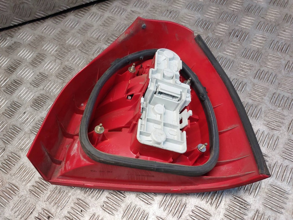 фото №7, Лампа правый + левый задняя audi a3 8l 8l0945095a 8l0945096