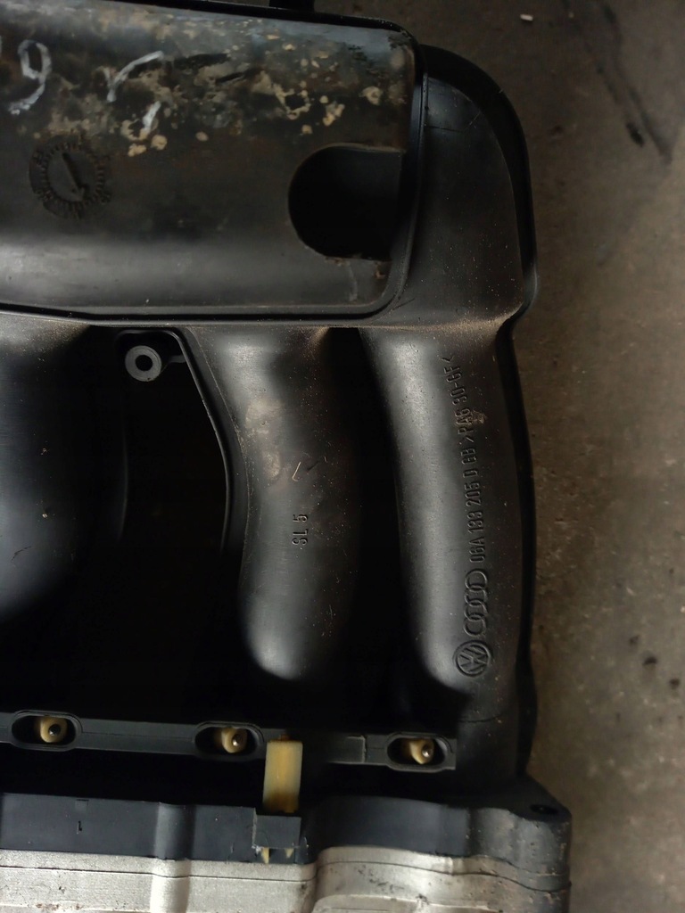 фото №10, Audi a3 s3 8l 1999 коллектор всасывающий 06a133203ag 06a133925gb a6a133205d