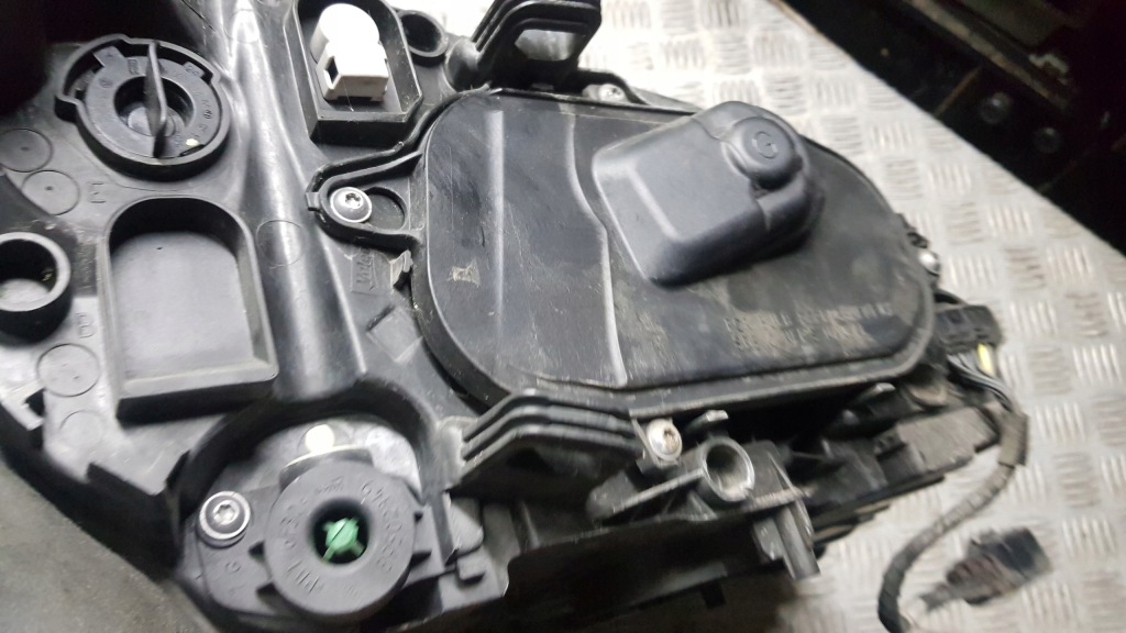 фото №10, Volvo v60 ii lift лампа ліва перед 31420115