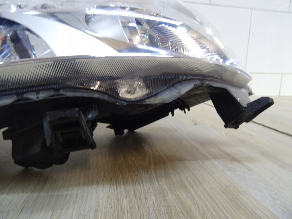 фото №7, Toyota auris 1 i лампа права перед лінза 81110-02470 llu