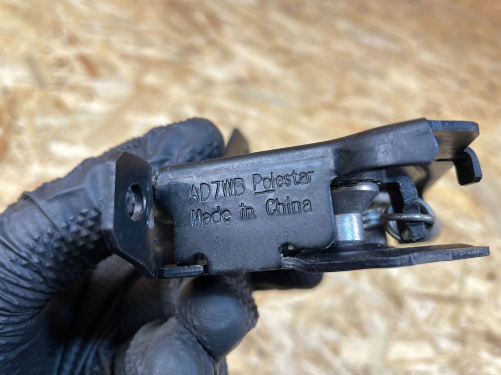 Купить Замок крюк засов капот правый polestar 2 2 31688338 2020-