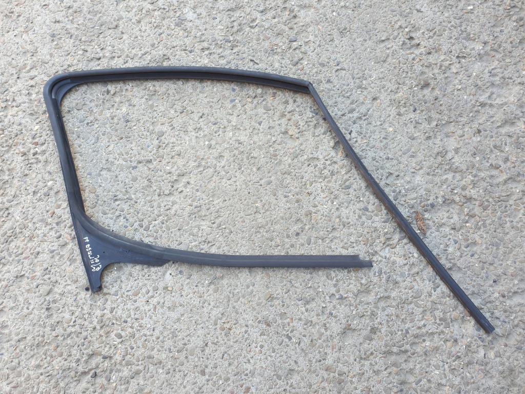 фото №1, Прокладка дверь правая передняя citroen berlingo ii 2010- 9680390780