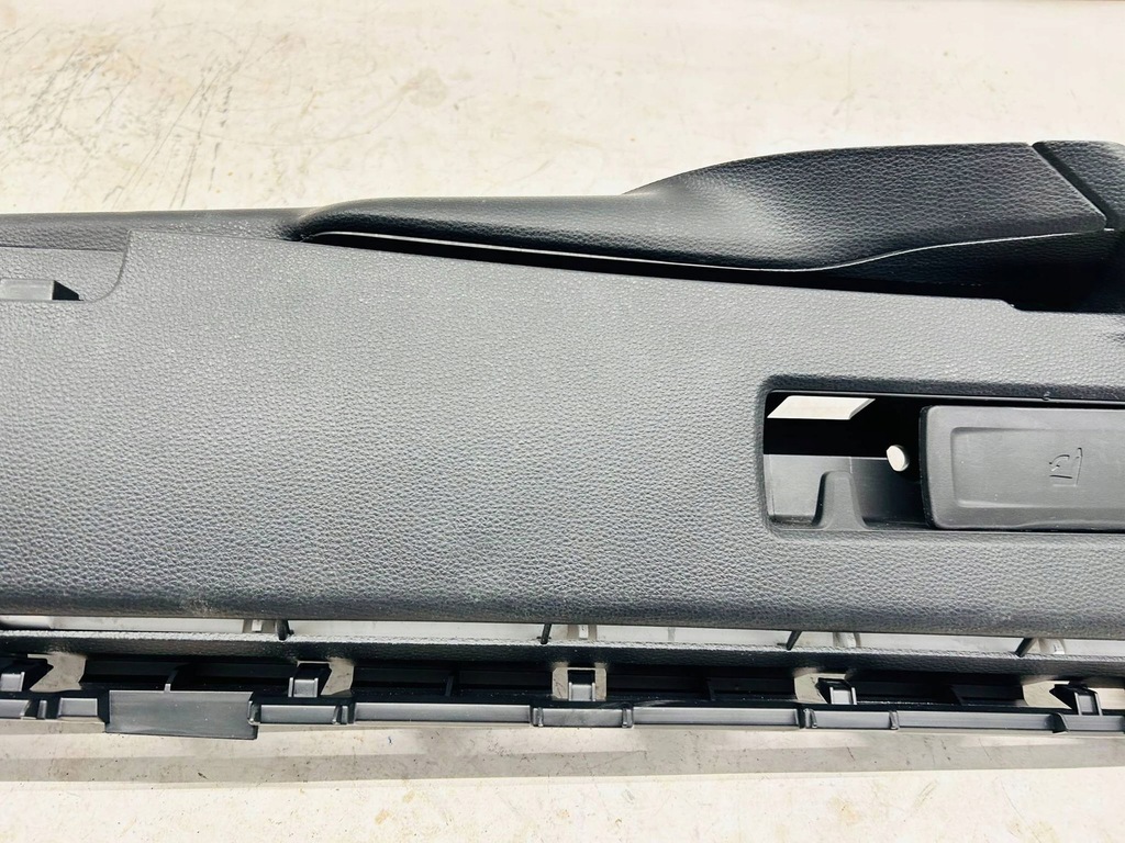 фото №6, Corolla e21 kombi обшивка багажника góra права правий з led