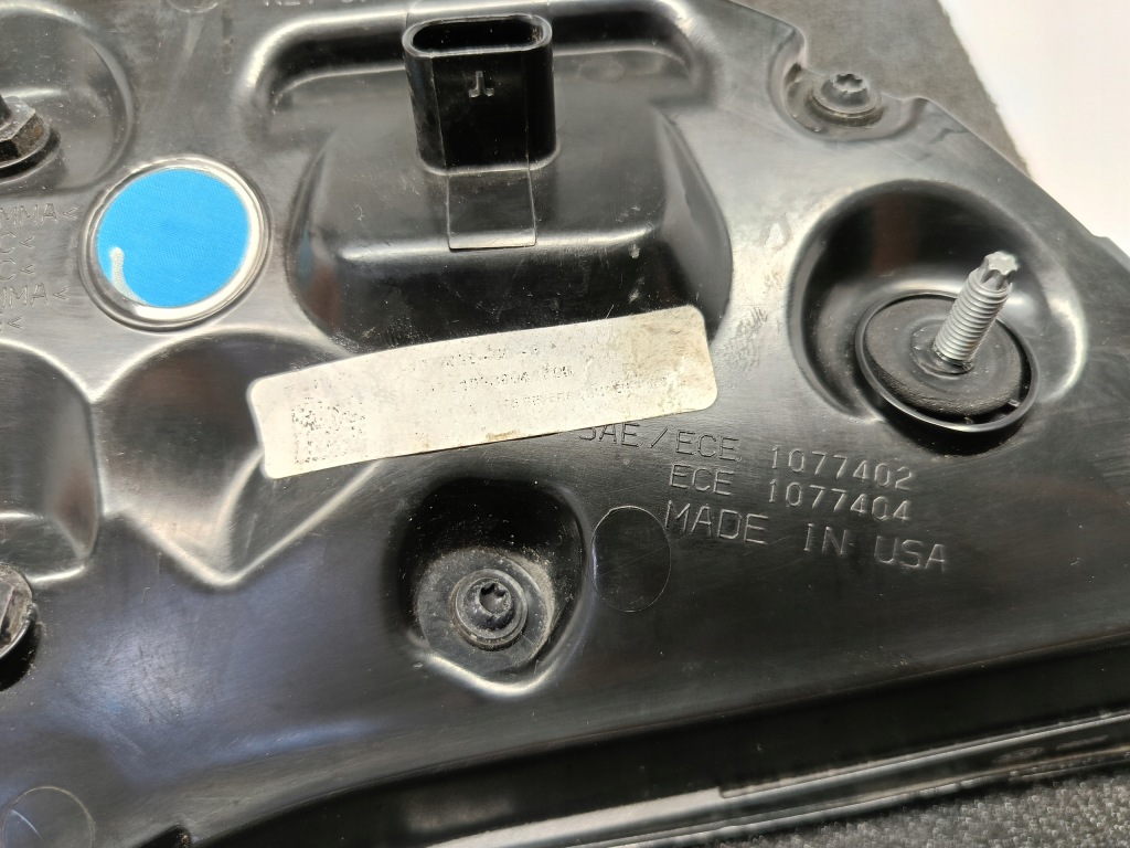 Tesla 3 3 рестайлінг  y my 20- фара кришки багажника праві задній led 1077402-00-g Доставка