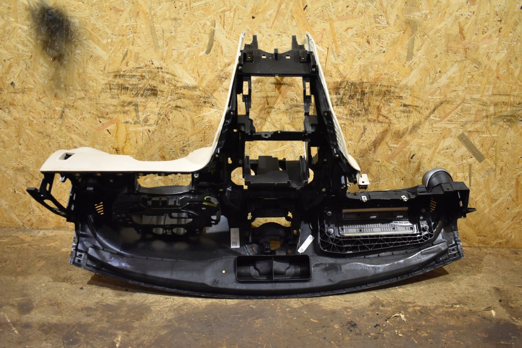 фото №4, Idealna консоль mercedes w205 1