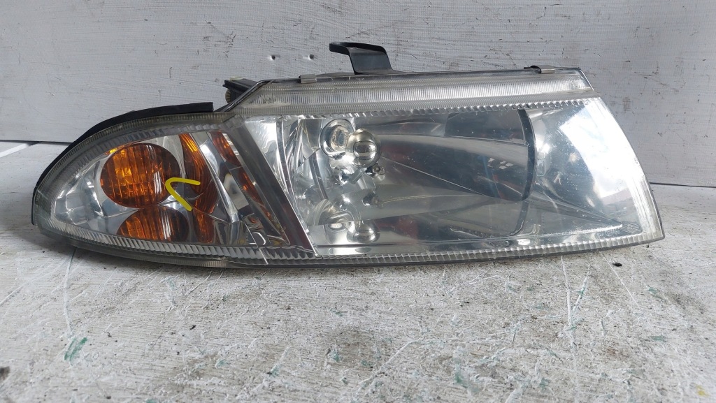 фото №1, Mitsubishi carisma лампа перед правая 15157800