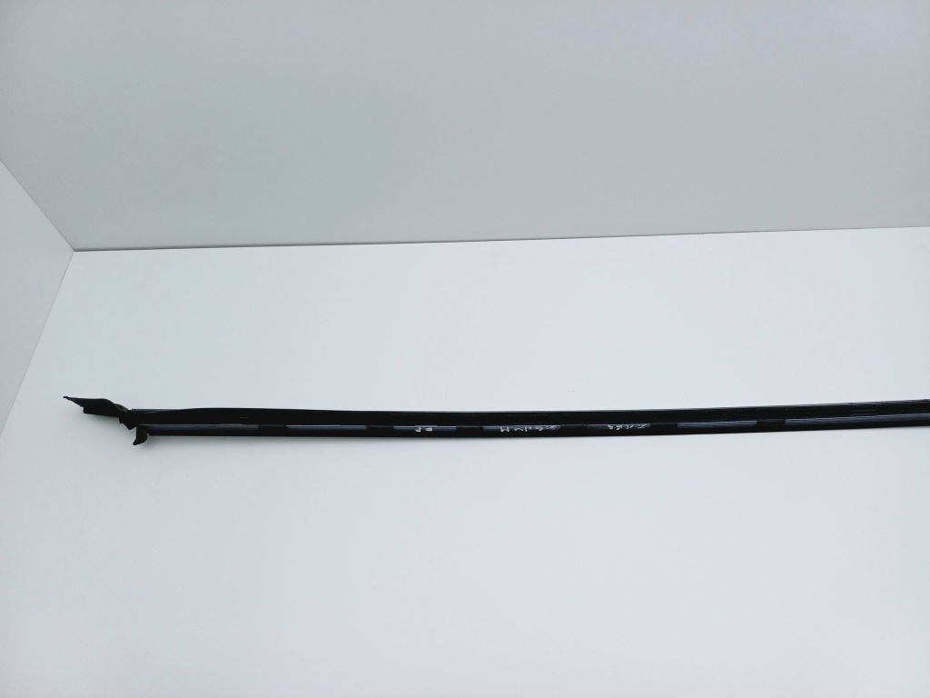 Молдинг стекло лобовое правый перед opel signum lak.z163 000076556 nr204 Киев