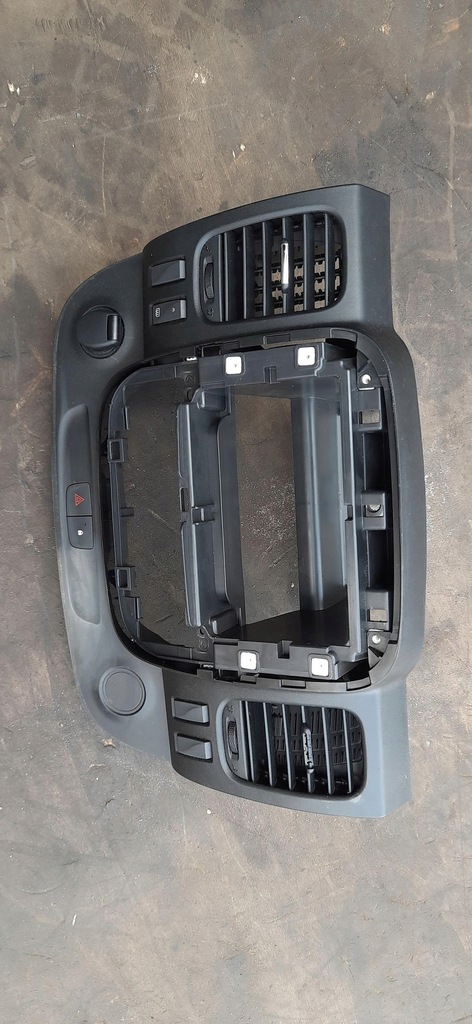 фото №1, Рамка середня радіо renault trafic iii 682607479r