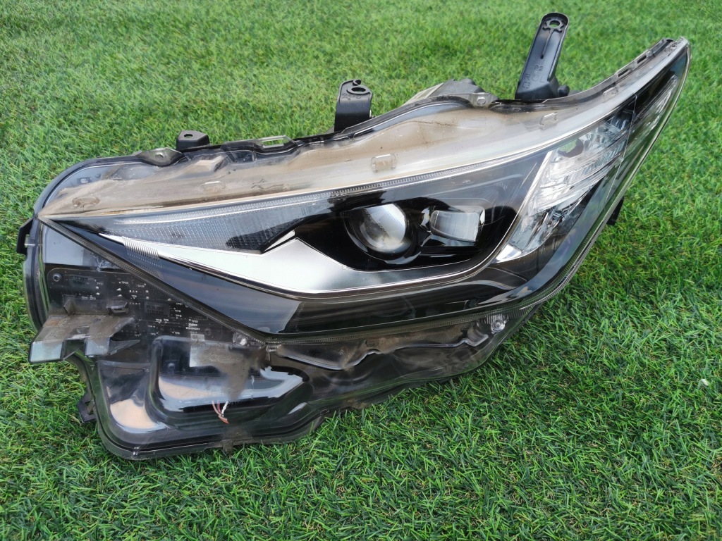 Купити Toyota auris 2 рестайлінг  led фара ліва перед