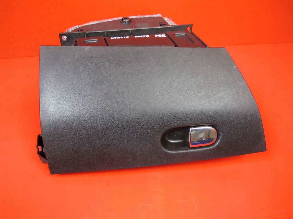 фото №1, Lancia delta 3 iii 08- бардачок пассажира eu