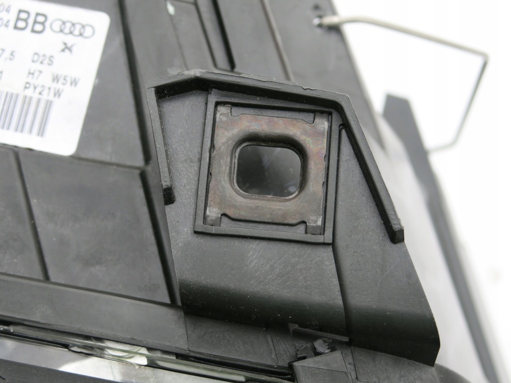 фото №4, Nowa лампа r ксенон hella audi a6 c5 przedlift