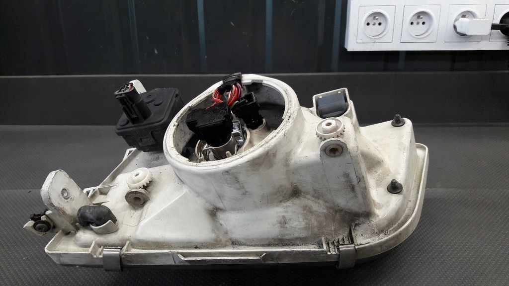 фото №10, Фара правий mitsubishi space star hella