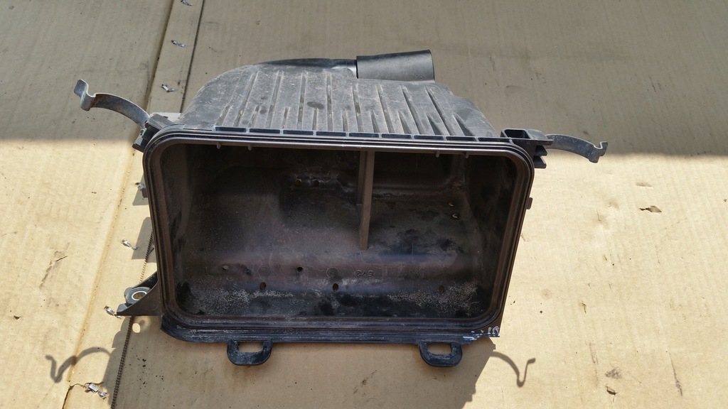 фото №1, Корпус фільтра повітря swift mk7 1.2 13700-69l00