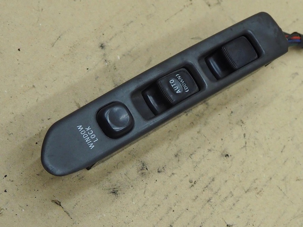 фото №8, Стекло colt 1996 левый панель перед mb960385