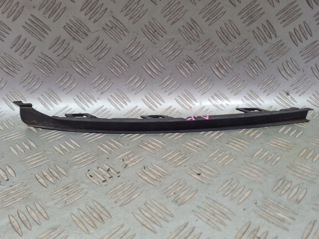 Купити Права передня заглушка молдинг бампера opel astra k