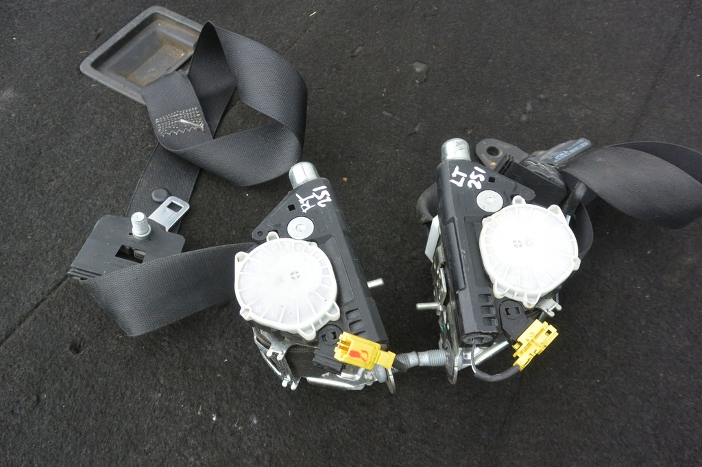 фото №1, Pas безопасности правый левый задняя mercedes r w251