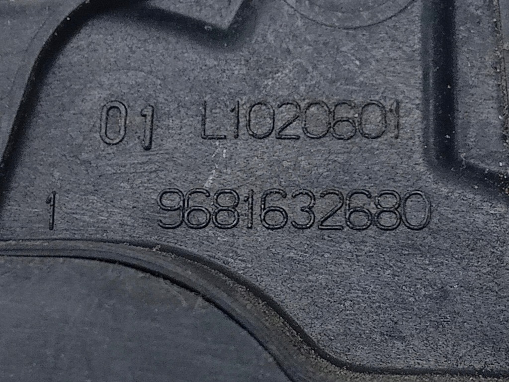 фото №6, Крышка заливной топлива peugeot 308.