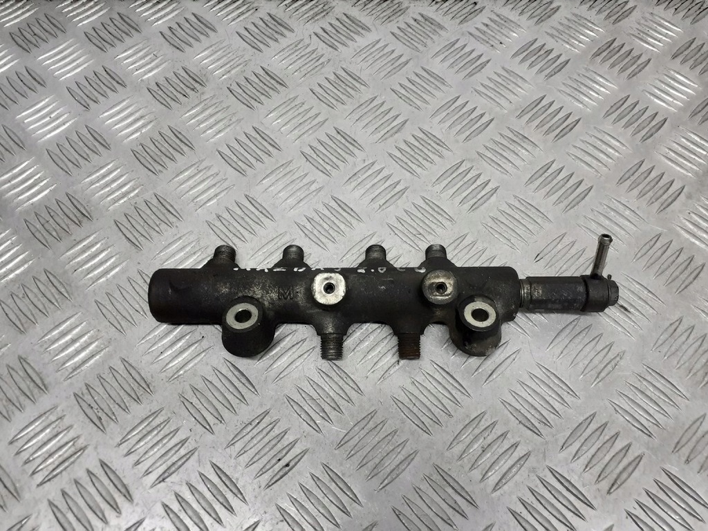 фото №1, Молдинг впрыскная mazda 5 2.0 cd