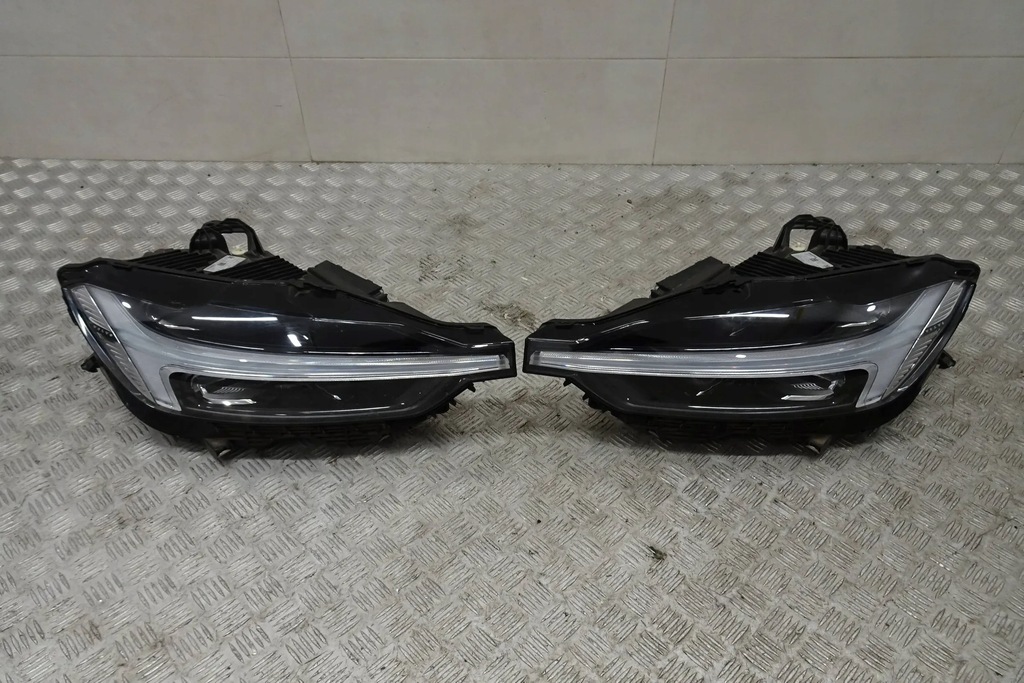 фото №9, Volvo xc60 ii lift kompletny перед бампер радіатор крила лампи капот 21