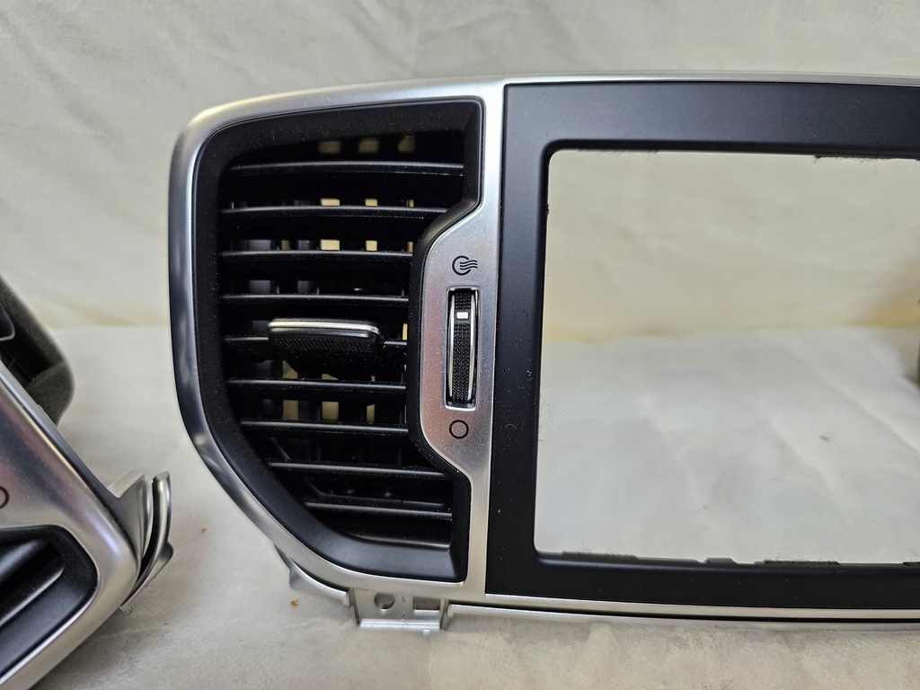 фото №4, Решітка обдув впуск середній рамка радіо dekor лівий kia sportage iv 4