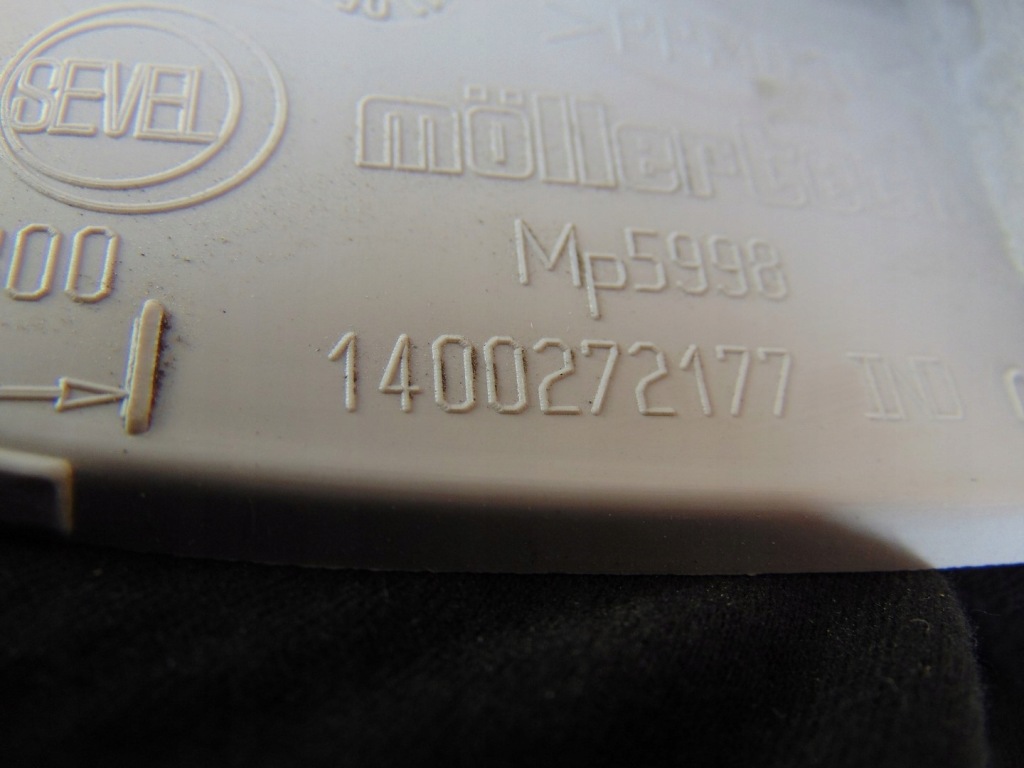 Обивка рамка правая  задний дверь раздвижные peugeot expert 07- long 1400272177 Цена