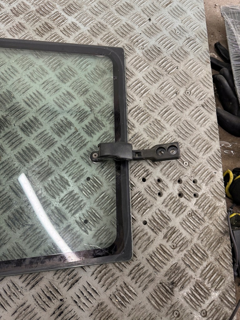 фото №9, Скло двері правий задня кузовна nissan terrano ii 3d