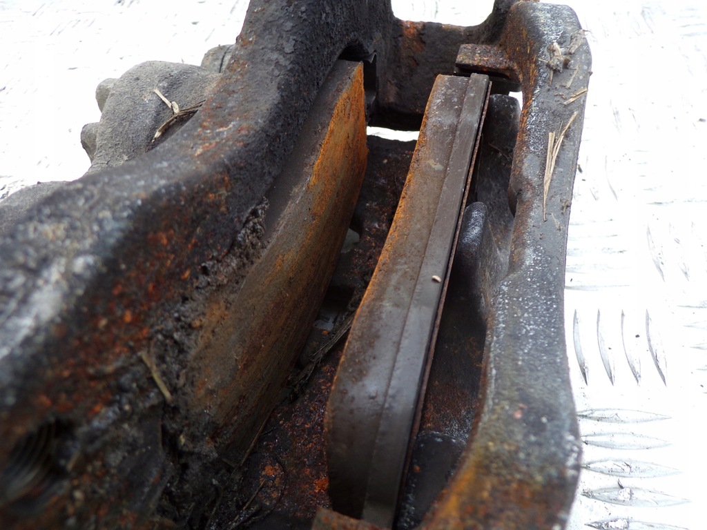 фото №3, Супорт гальмівний лівий перед renault master iii 3