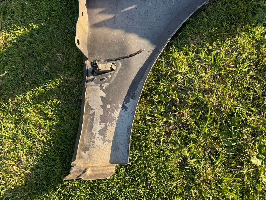 Крило ліве передній перед audi a8 d3 02- лак: lz7q в Україні