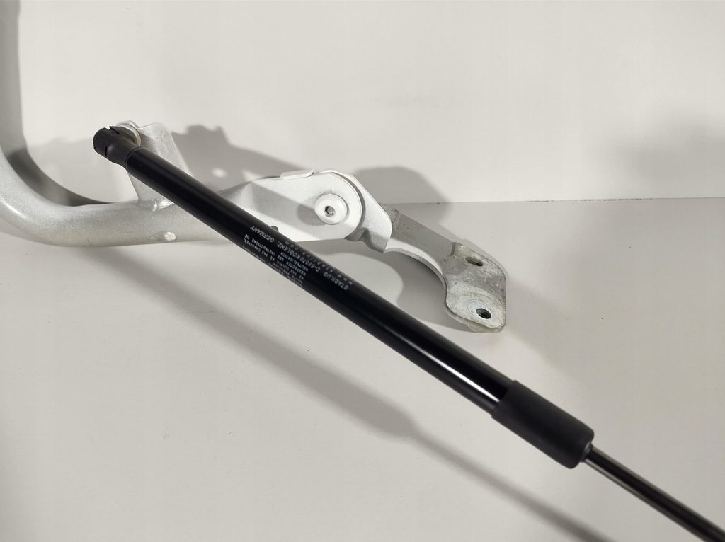 фото №5, Volvo s60 13- петля кришки багажника правий