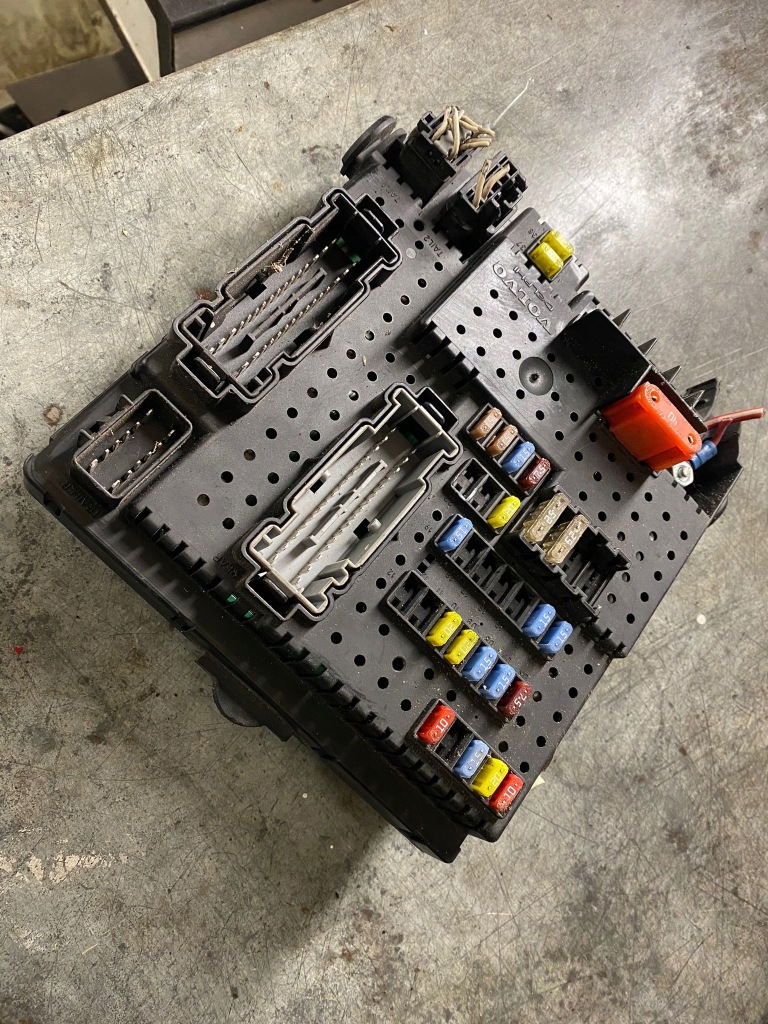 фото №1, Коробка предохранителей volvo xc90 i 04 30728273