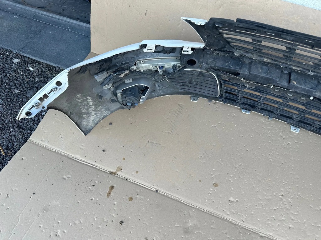 Бампер peugeot 308 t8 2014 оригінал комплектний  демонтаж led Зі Шроту