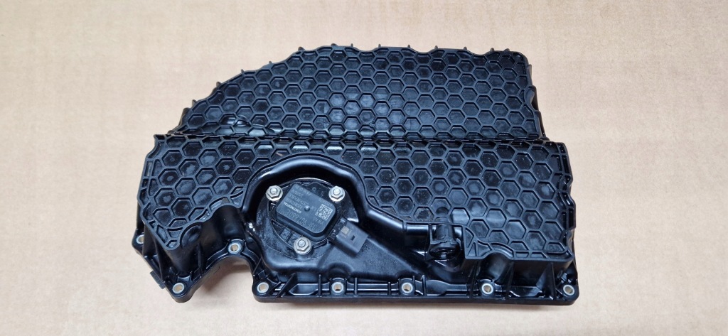 Купить Поддон масляная 06k103598s 03f907660e как новая vw