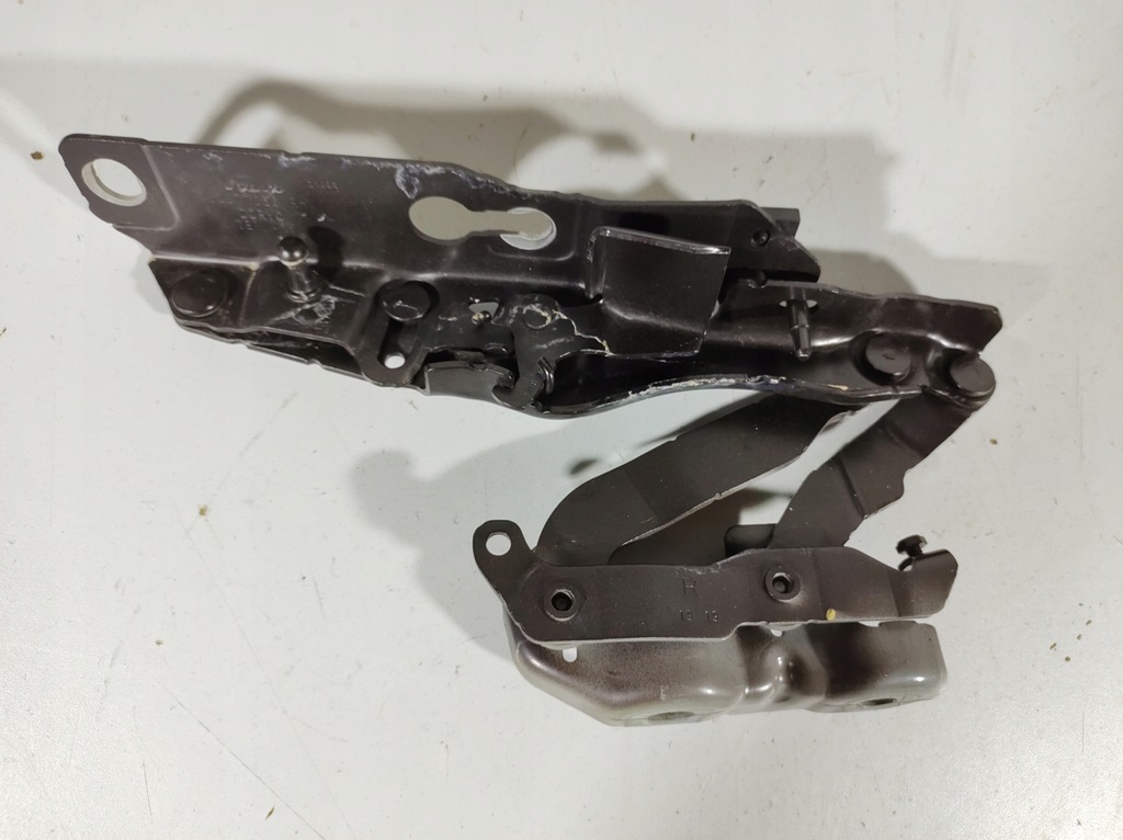 фото №7, Volvo v60 18r- петля капот правий