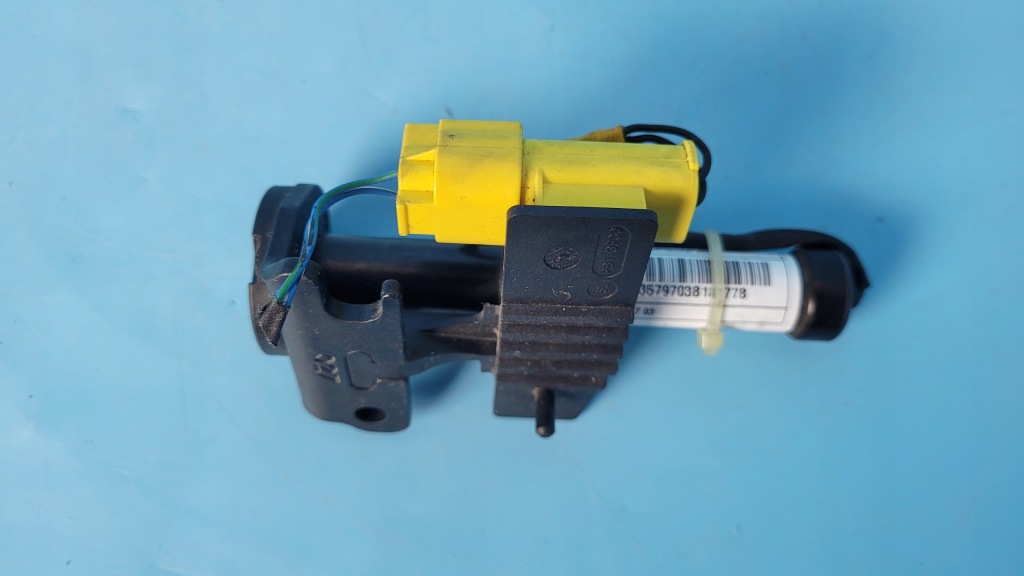 Bmw 5' g31 518d touring 18r піропатрон піротехнічний капот лівий 7435797 Доставка